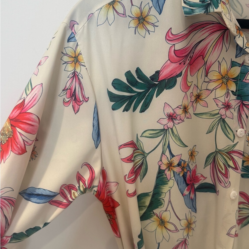 NYMPH Floral Print Dress - Cream/Pink.
Removable belt. Size L. (Fits like a 10) - Picture 10 of 15